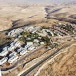 بريطانيا تدرس توسيع العقوبات لتشمل بنوكًا إسرائيلية بسبب تمويل الاستيطان