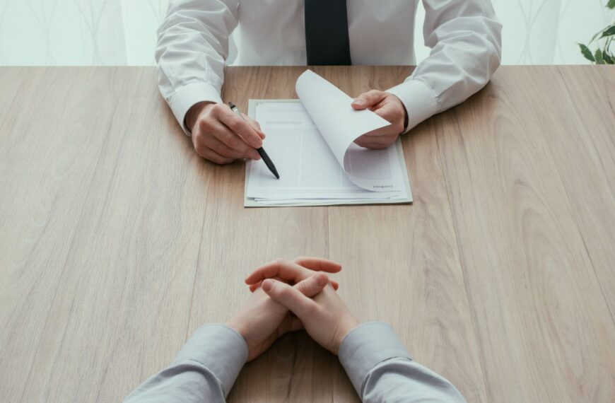 البطالة تراجعت في أغسطس، وكذلك فرص العمل