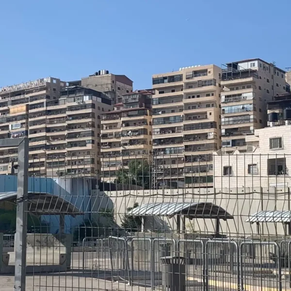 بلدية القدس تطالب سكان شعفاط بالأرنونا مقابل خدمات كانت تقدمها الأونروا