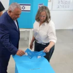 آيزنكوت يحذّر من تشكيك نتنياهو بنتائج الانتخابات، وسموتريتش يعقد اجتماع لمناقشة تصويت العرب 7 تغطية جارية | آيزنكوت يحذّر من تشكيك نتنياهو بنتائج الانتخابات، وسموتريتش يعقد اجتماع لمناقشة تصويت العرب