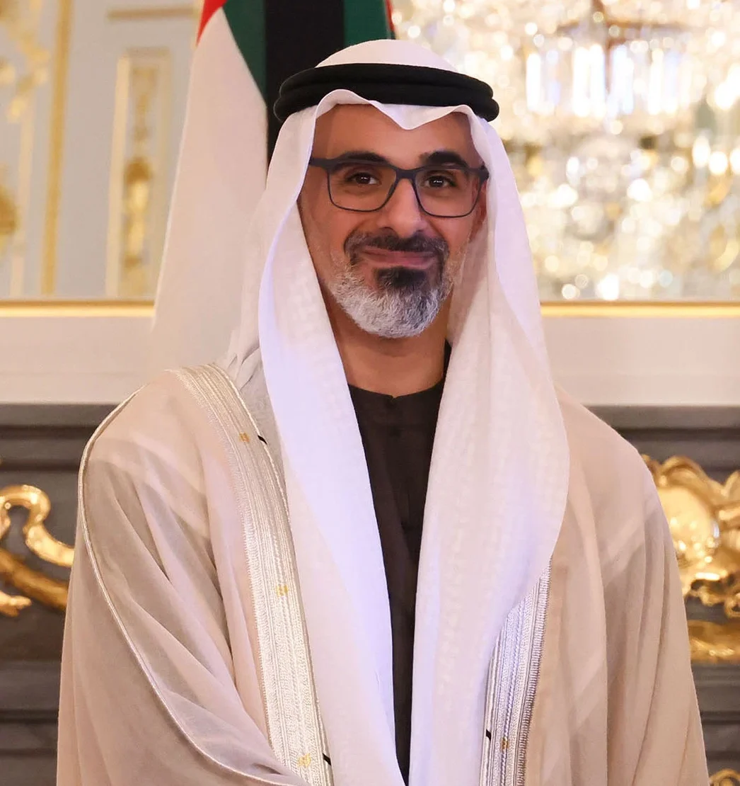 300 مليار دولار تحت إشرافه.. كيف يعيد ولي عهد أبوظبي رسم طريق الإمارات بعيدًا عن هرمز؟