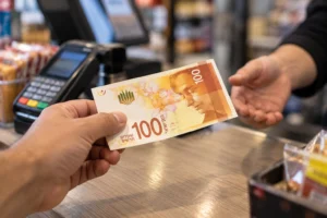 عداً ونقداً: 75% من المعاملات المالية في المجتمع العربي تتم نقدًا مقابل 15% في المجتمع اليهودي